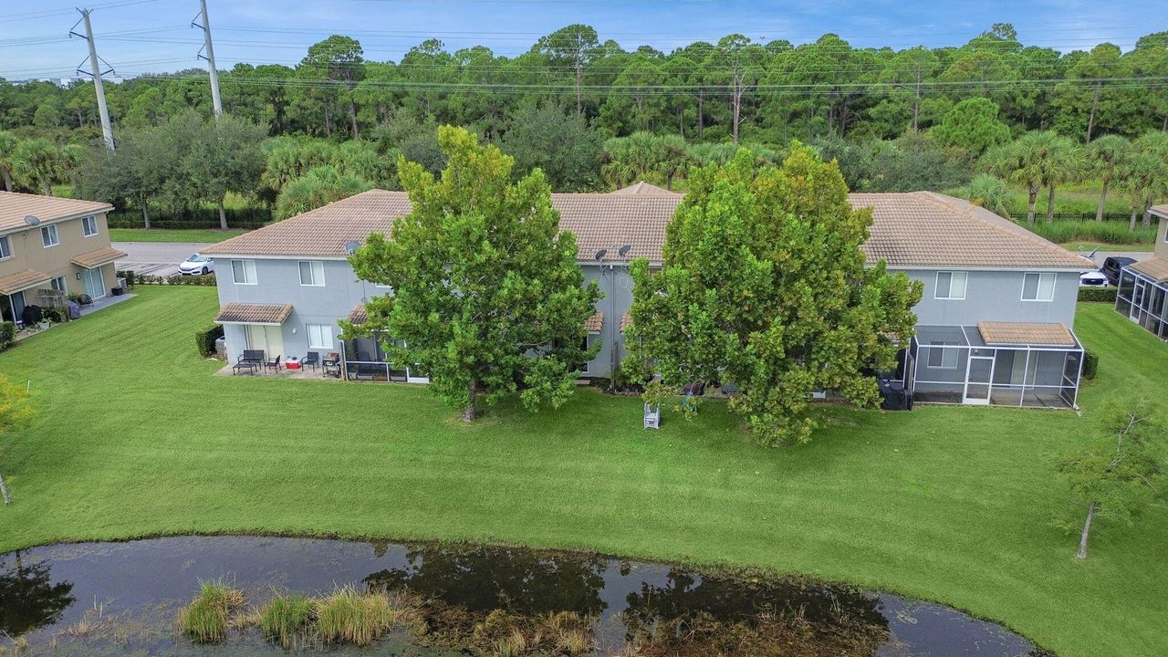 For Sale: $269,000 (2 beds, 2 baths, 1303 Square Feet)