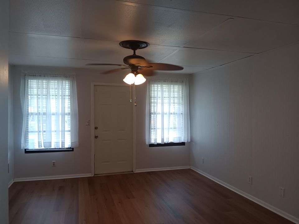 For Sale: $229,000 (2 beds, 2 baths, 1316 Square Feet)