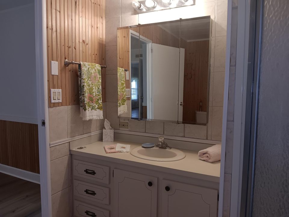 For Sale: $229,000 (2 beds, 2 baths, 1316 Square Feet)