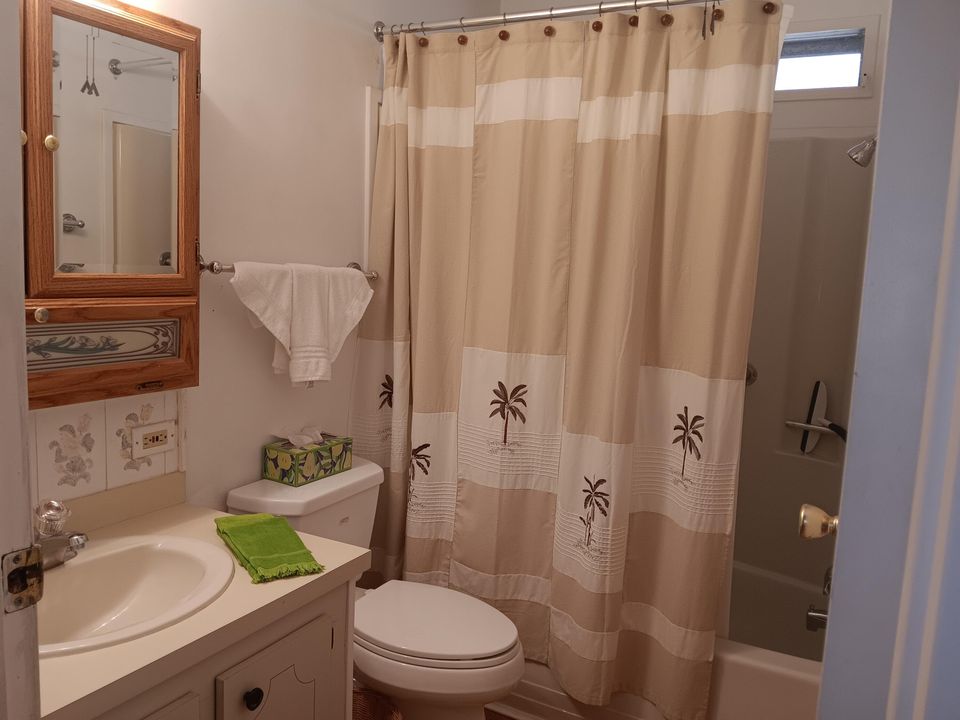 For Sale: $229,000 (2 beds, 2 baths, 1316 Square Feet)
