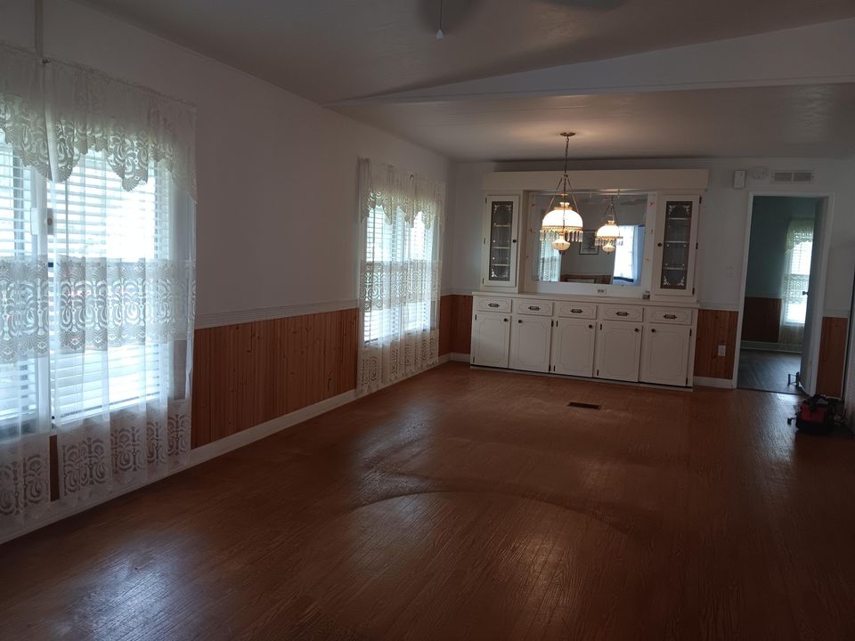 For Sale: $229,000 (2 beds, 2 baths, 1316 Square Feet)