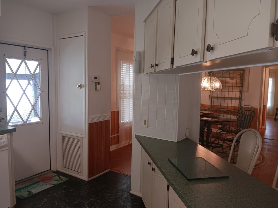 For Sale: $229,000 (2 beds, 2 baths, 1316 Square Feet)