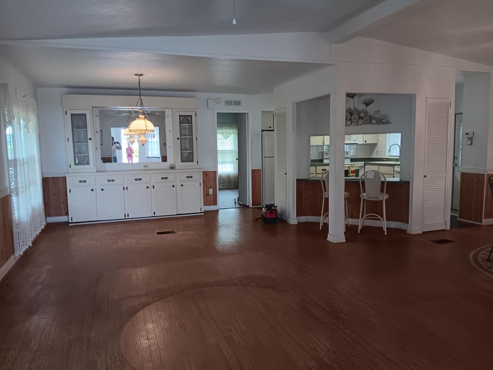 For Sale: $229,000 (2 beds, 2 baths, 1316 Square Feet)