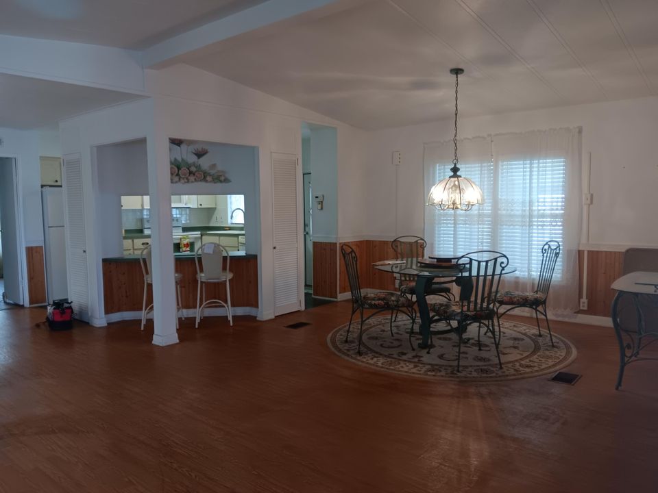 For Sale: $229,000 (2 beds, 2 baths, 1316 Square Feet)
