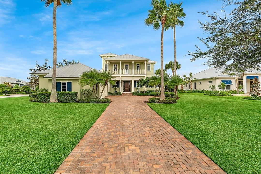 Activo con contrato: $1,135,000 (4 camas, 4 baños, 2838 Pies cuadrados)