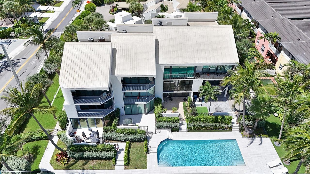 For Sale: $1,899,000 (3 beds, 2 baths, 1950 Square Feet)