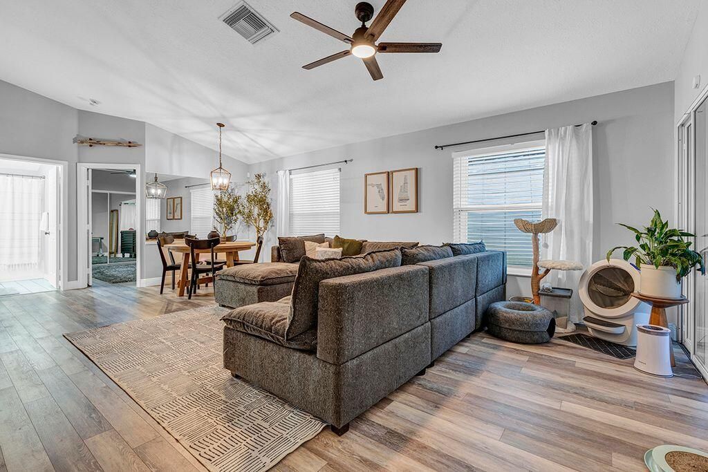 На продажу: $419,900 (3 спален, 2 ванн, 1479 Квадратных фут)