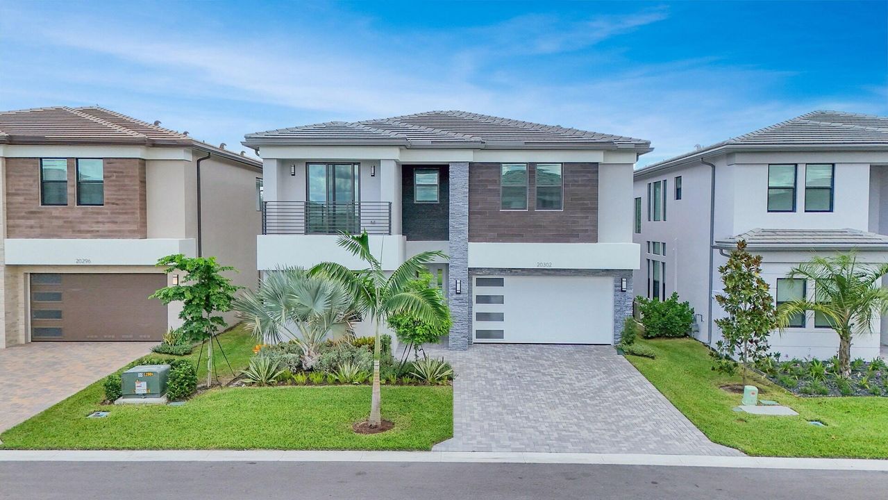 For Sale: $1,899,000 (5 beds, 7 baths, 4605 Square Feet)