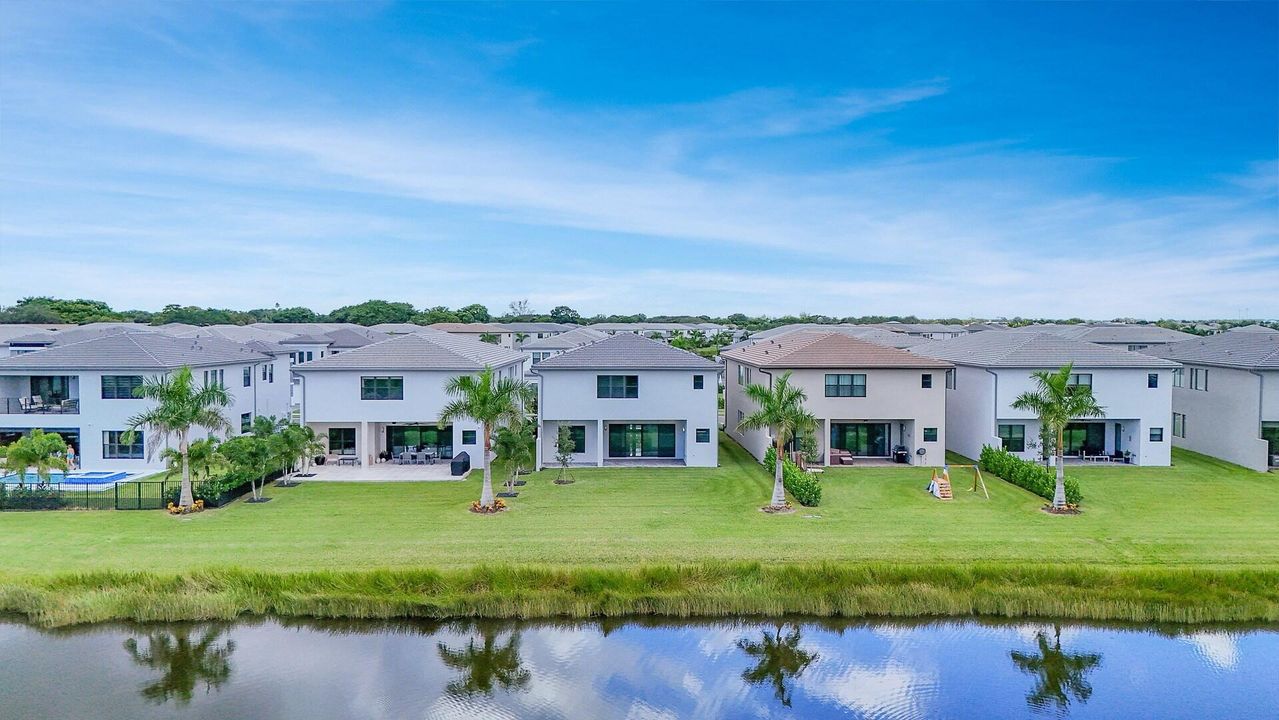 For Sale: $1,899,000 (5 beds, 7 baths, 4605 Square Feet)