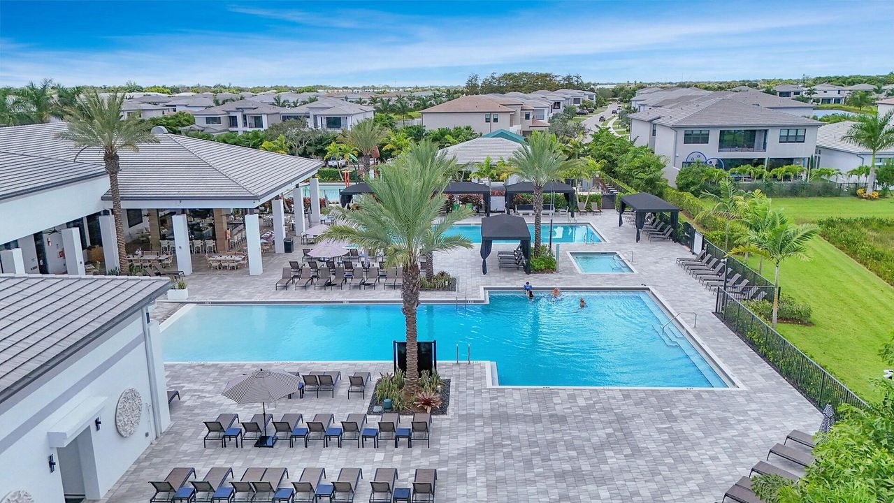 For Sale: $1,899,000 (5 beds, 7 baths, 4605 Square Feet)