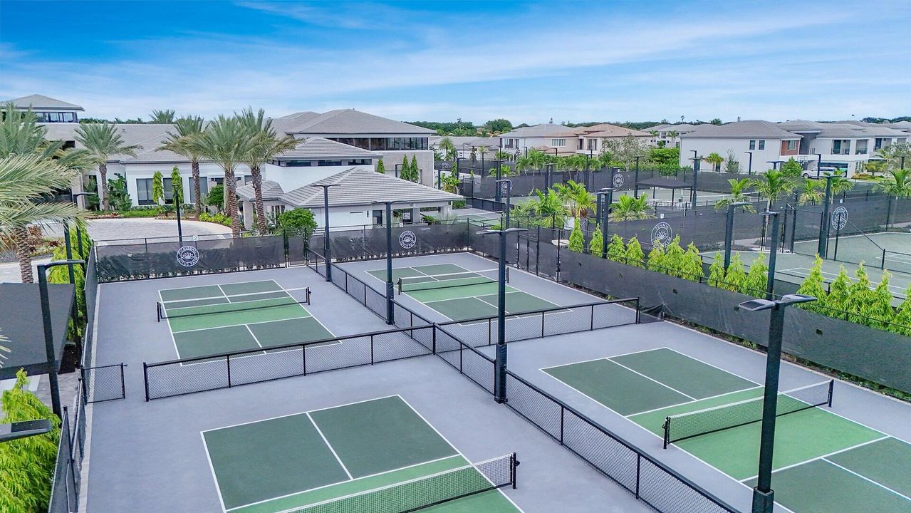 For Sale: $1,899,000 (5 beds, 7 baths, 4605 Square Feet)