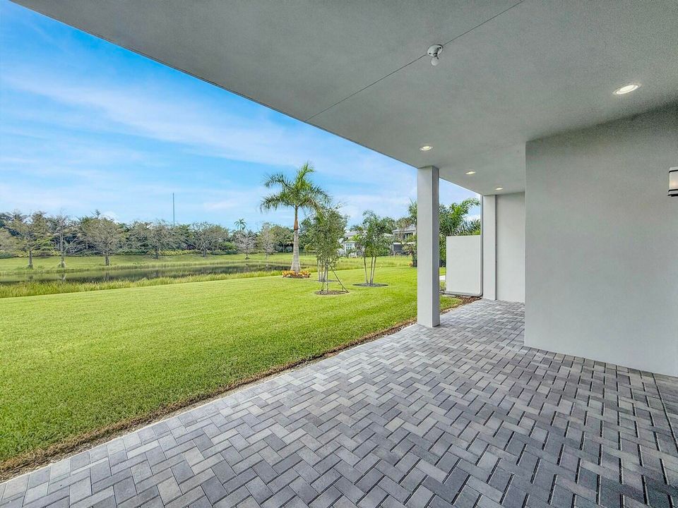 For Sale: $1,899,000 (5 beds, 7 baths, 4605 Square Feet)