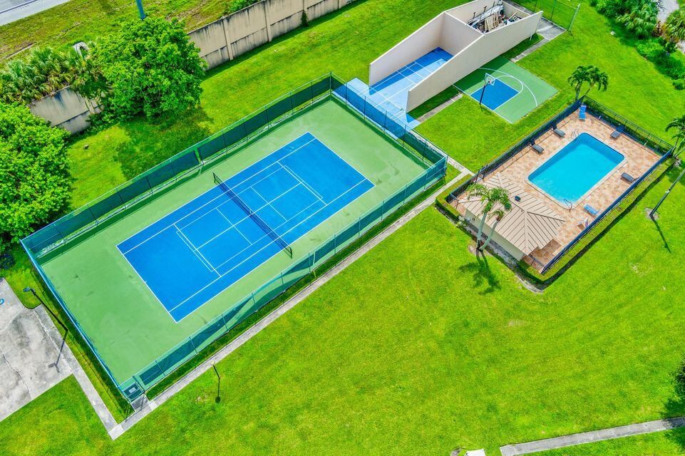 Под контрактом: $419,000 (2 спален, 2 ванн, 1276 Квадратных фут)