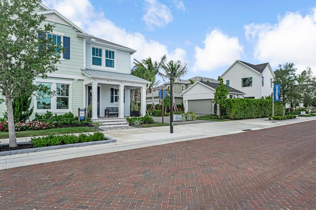 出租: $4,250 (3 贝兹, 2 浴室, 2317 平方英尺)