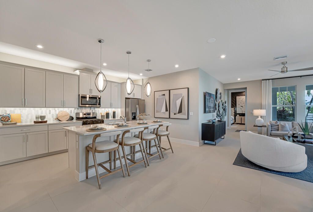 出租: $4,250 (3 贝兹, 2 浴室, 2317 平方英尺)