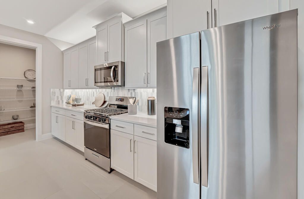 出租: $4,250 (3 贝兹, 2 浴室, 2317 平方英尺)