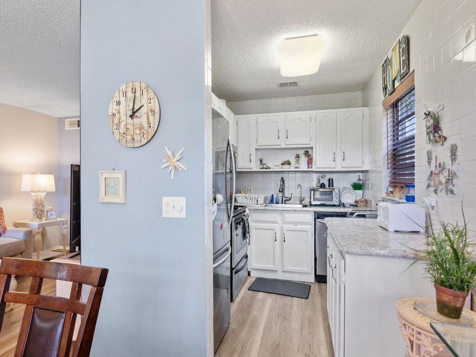 待售: $99,900 (1 贝兹, 1 浴室, 750 平方英尺)