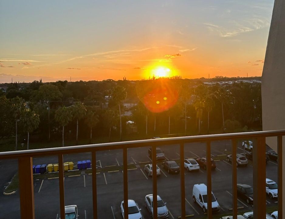 For Sale: $98,000 (1 beds, 1 baths, 854 Square Feet)