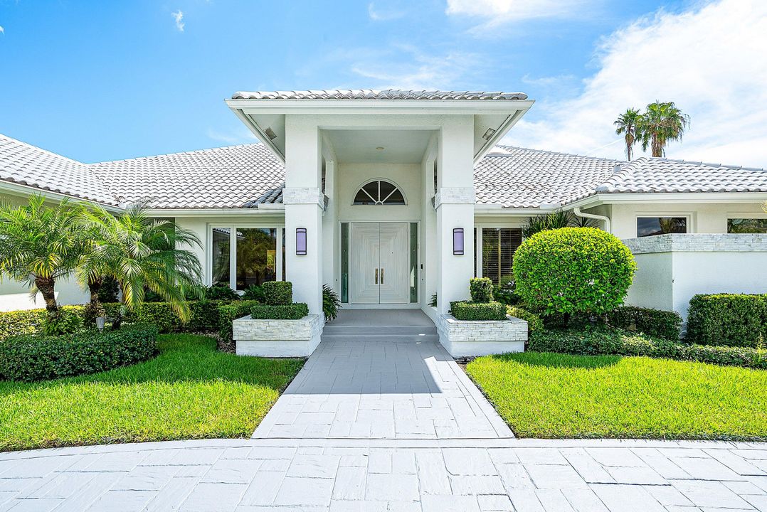 Activo con contrato: $1,699,000 (4 camas, 5 baños, 4113 Pies cuadrados)