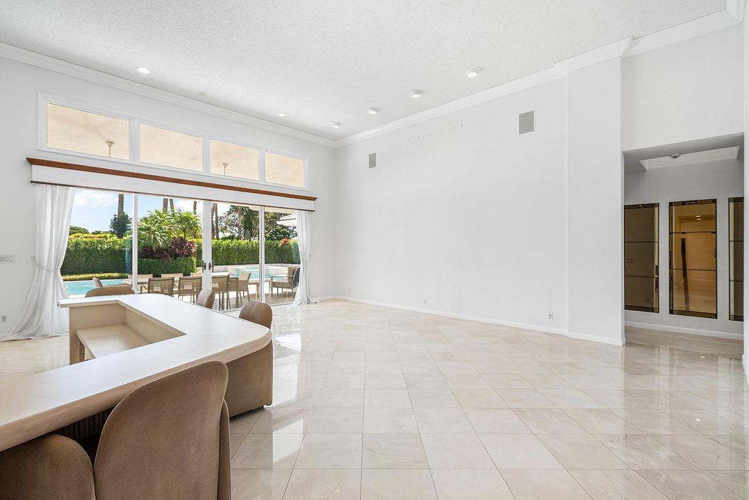 Activo con contrato: $1,699,000 (4 camas, 5 baños, 4113 Pies cuadrados)