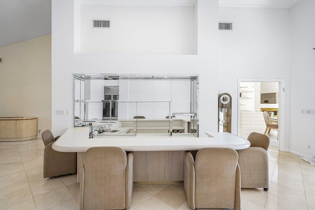 Activo con contrato: $1,699,000 (4 camas, 5 baños, 4113 Pies cuadrados)