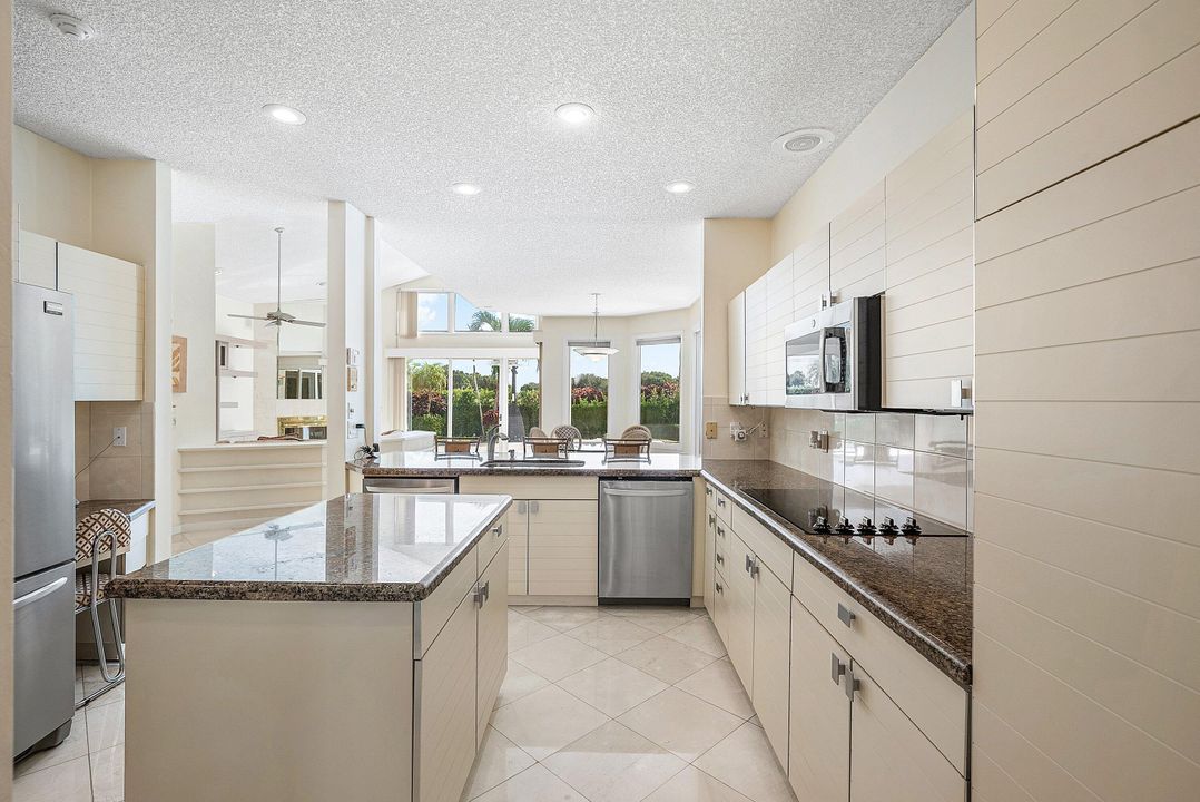 Activo con contrato: $1,699,000 (4 camas, 5 baños, 4113 Pies cuadrados)