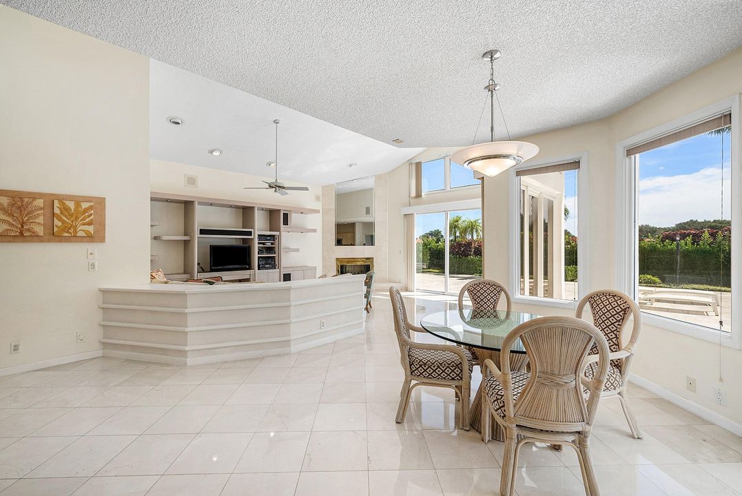 Activo con contrato: $1,699,000 (4 camas, 5 baños, 4113 Pies cuadrados)