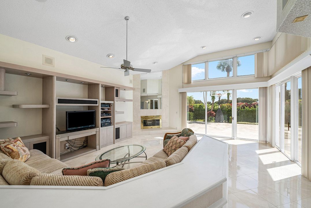 Activo con contrato: $1,699,000 (4 camas, 5 baños, 4113 Pies cuadrados)