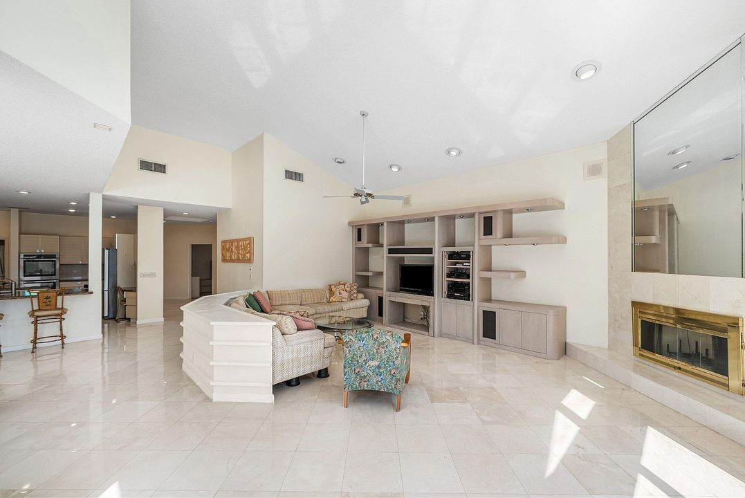 Activo con contrato: $1,699,000 (4 camas, 5 baños, 4113 Pies cuadrados)