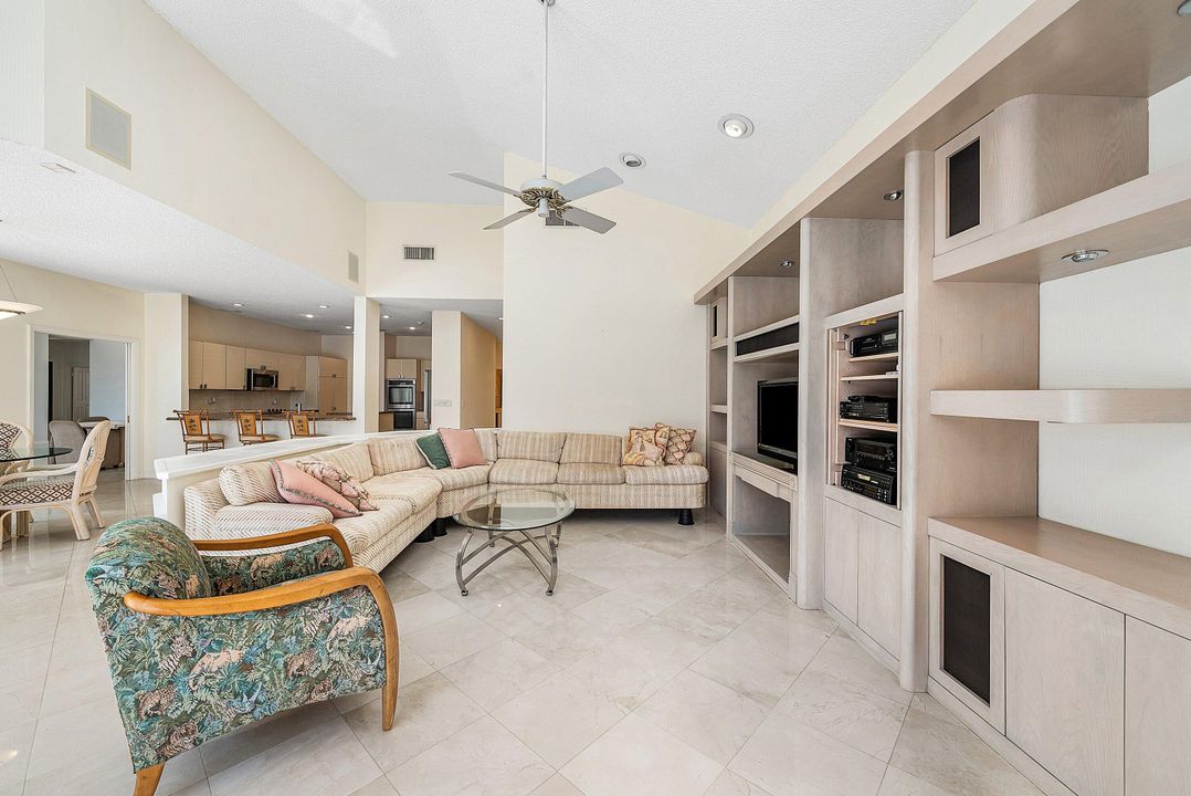 Activo con contrato: $1,699,000 (4 camas, 5 baños, 4113 Pies cuadrados)