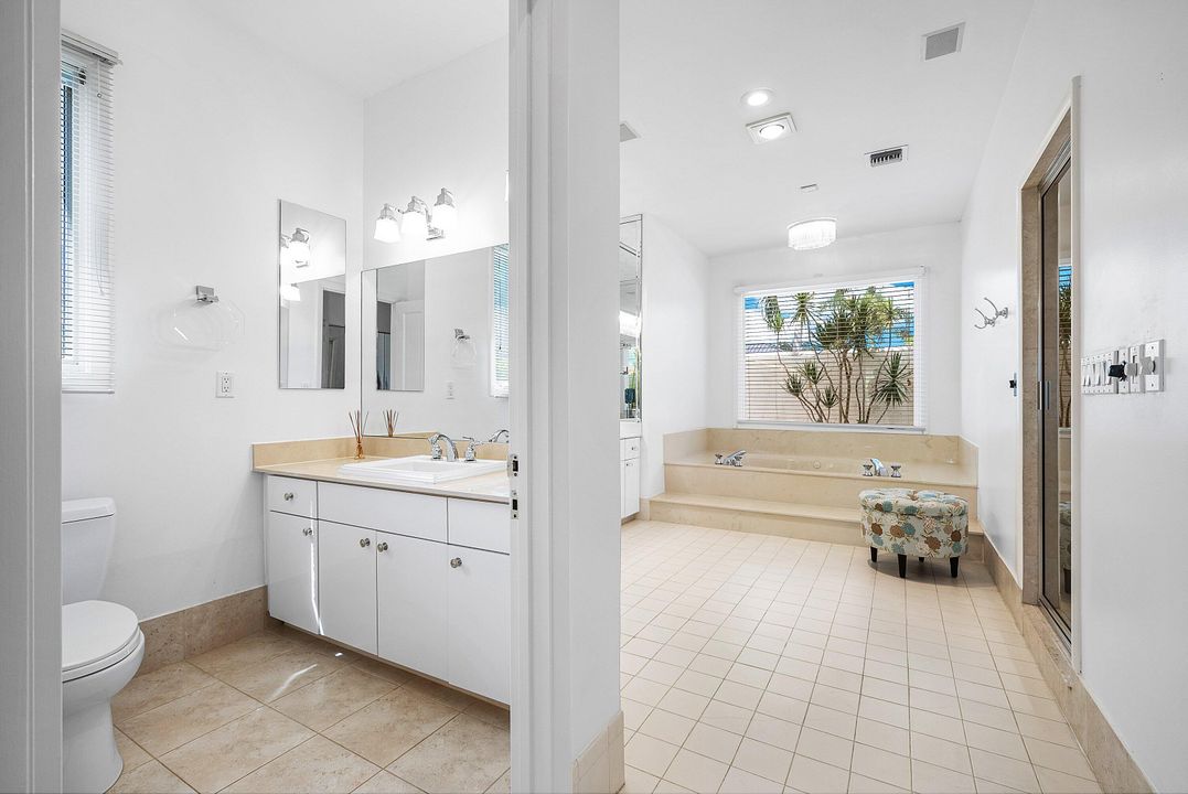 Activo con contrato: $1,699,000 (4 camas, 5 baños, 4113 Pies cuadrados)