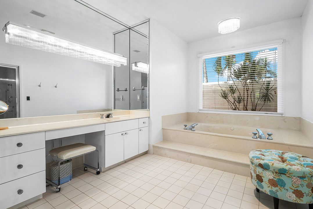 Activo con contrato: $1,699,000 (4 camas, 5 baños, 4113 Pies cuadrados)