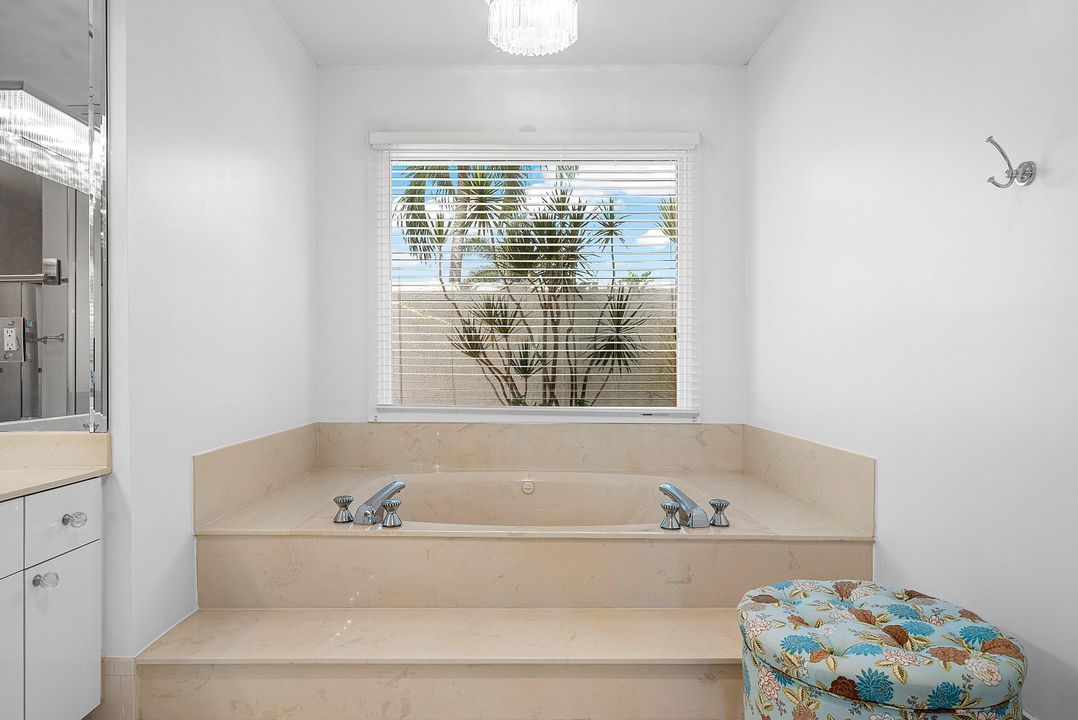 Activo con contrato: $1,699,000 (4 camas, 5 baños, 4113 Pies cuadrados)