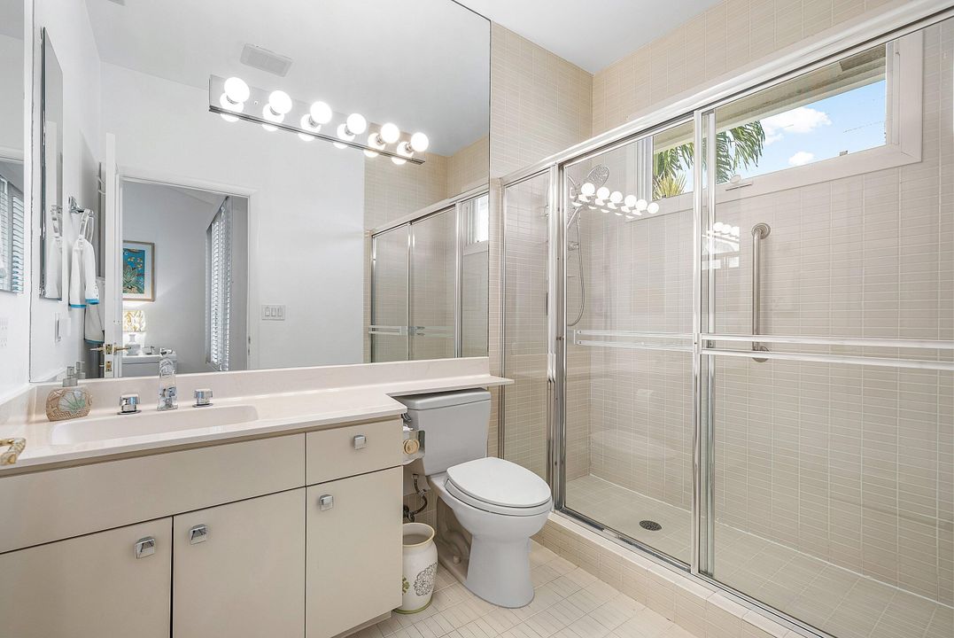 Activo con contrato: $1,699,000 (4 camas, 5 baños, 4113 Pies cuadrados)