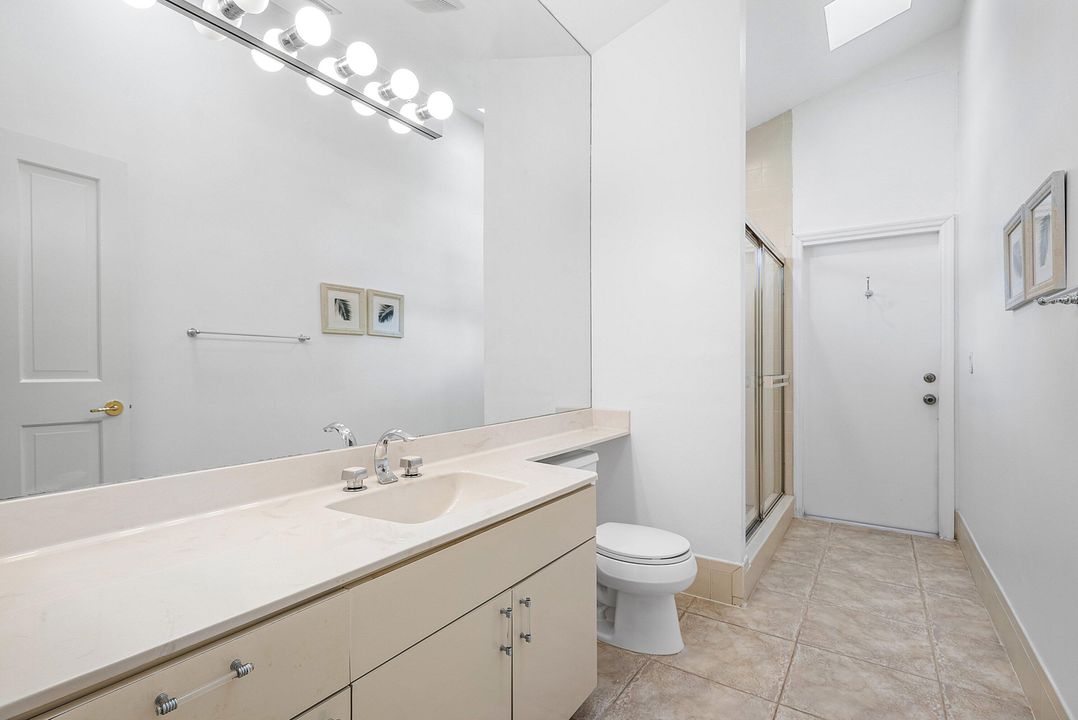 Activo con contrato: $1,699,000 (4 camas, 5 baños, 4113 Pies cuadrados)