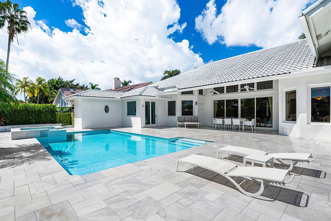 Activo con contrato: $1,699,000 (4 camas, 5 baños, 4113 Pies cuadrados)