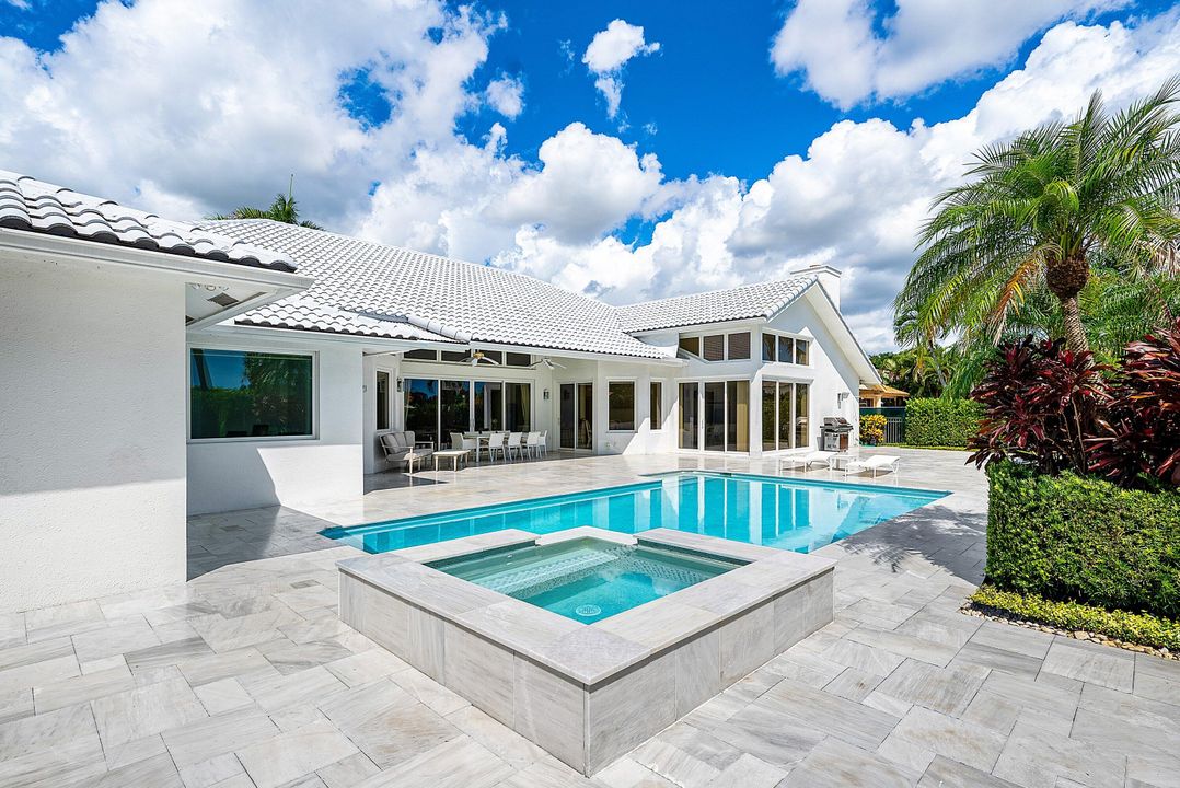 Activo con contrato: $1,699,000 (4 camas, 5 baños, 4113 Pies cuadrados)