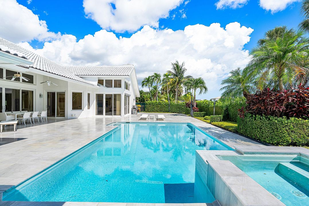 Activo con contrato: $1,699,000 (4 camas, 5 baños, 4113 Pies cuadrados)