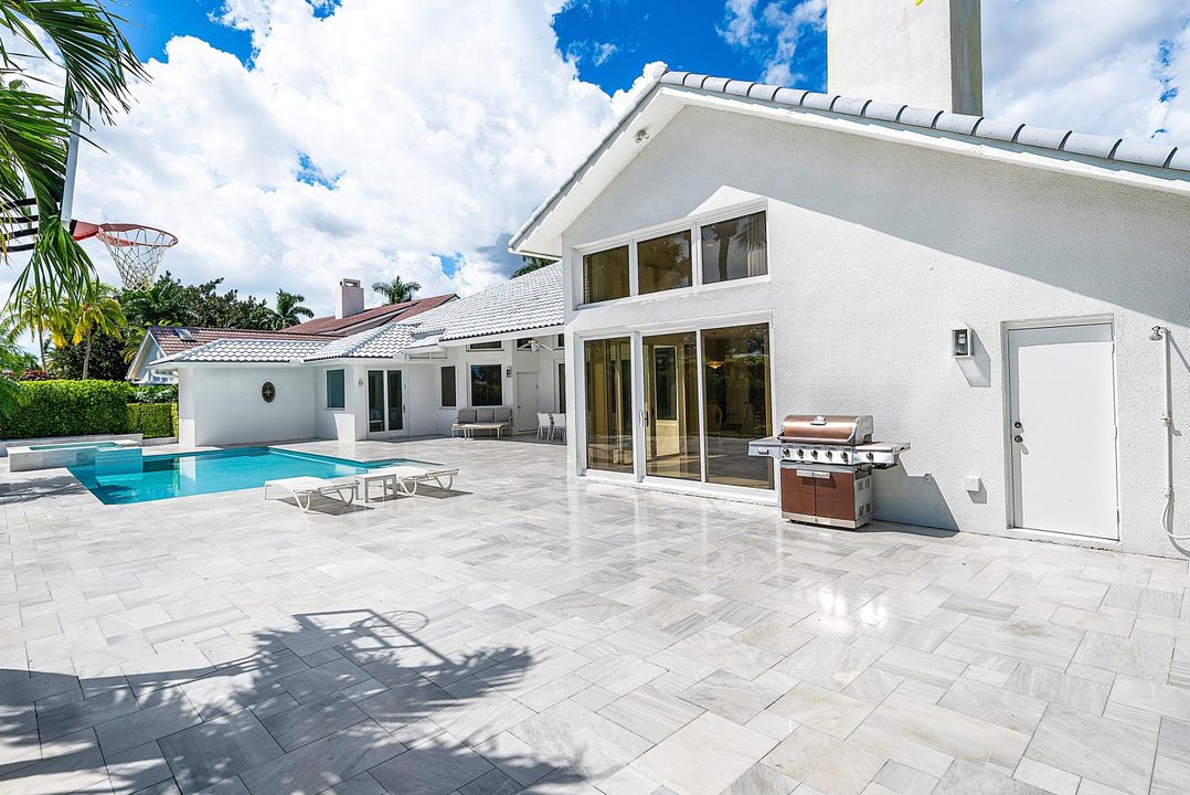 Activo con contrato: $1,699,000 (4 camas, 5 baños, 4113 Pies cuadrados)