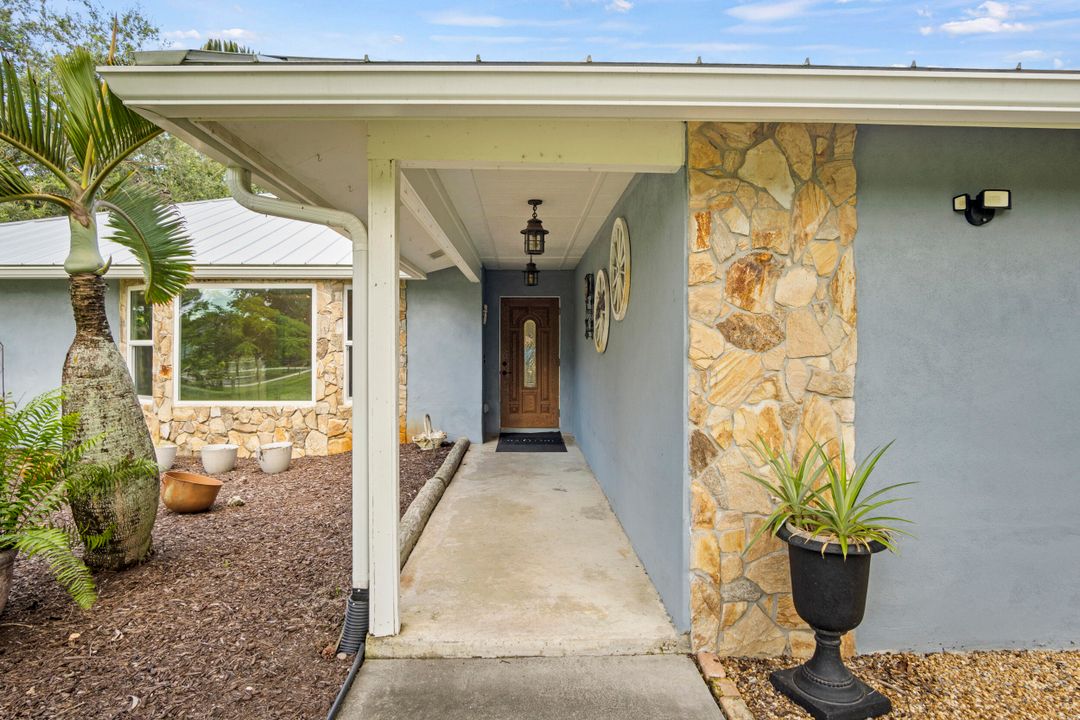 合同活跃: $999,999 (3 贝兹, 2 浴室, 2114 平方英尺)