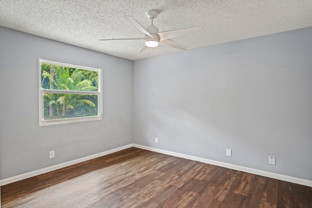 合同活跃: $999,999 (3 贝兹, 2 浴室, 2114 平方英尺)