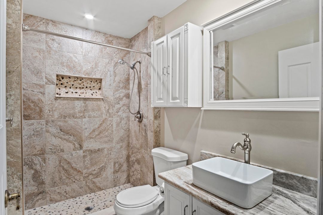 合同活跃: $999,999 (3 贝兹, 2 浴室, 2114 平方英尺)