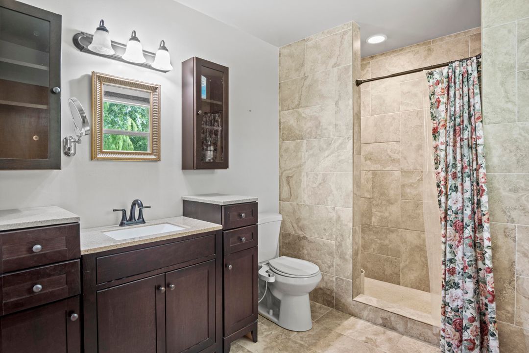 合同活跃: $999,999 (3 贝兹, 2 浴室, 2114 平方英尺)