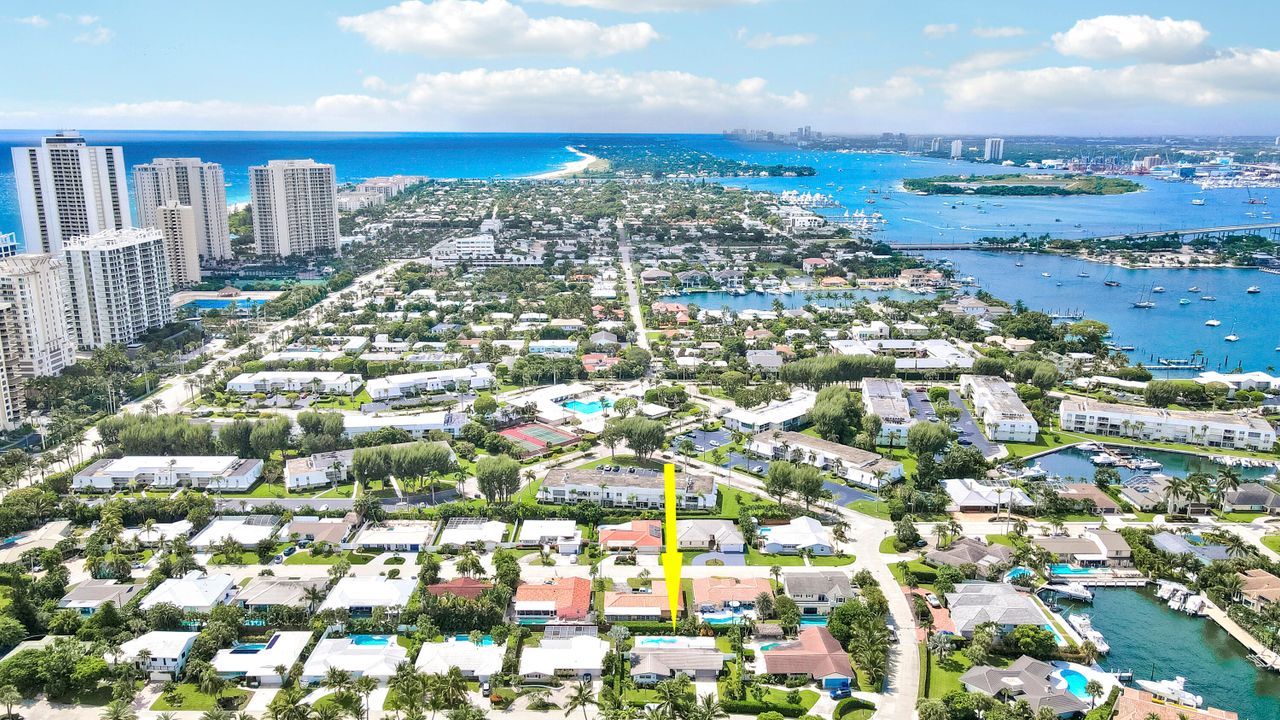 合同活跃: $1,150,000 (2 贝兹, 2 浴室, 1495 平方英尺)