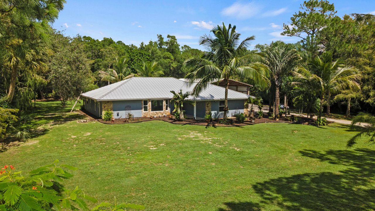 合同活跃: $999,999 (3 贝兹, 2 浴室, 2114 平方英尺)