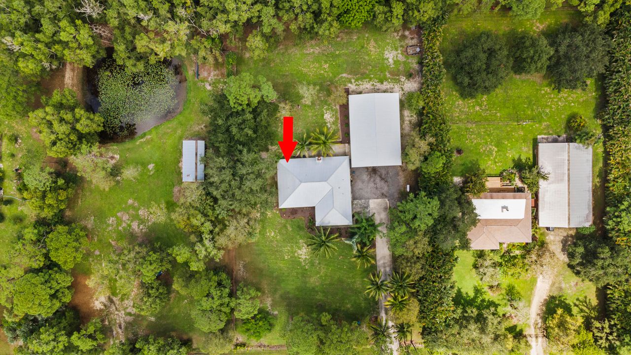 合同活跃: $999,999 (3 贝兹, 2 浴室, 2114 平方英尺)