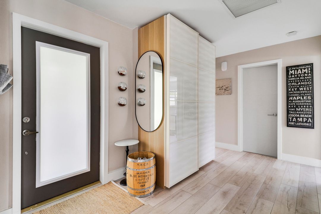 合同活跃: $1,150,000 (2 贝兹, 2 浴室, 1495 平方英尺)