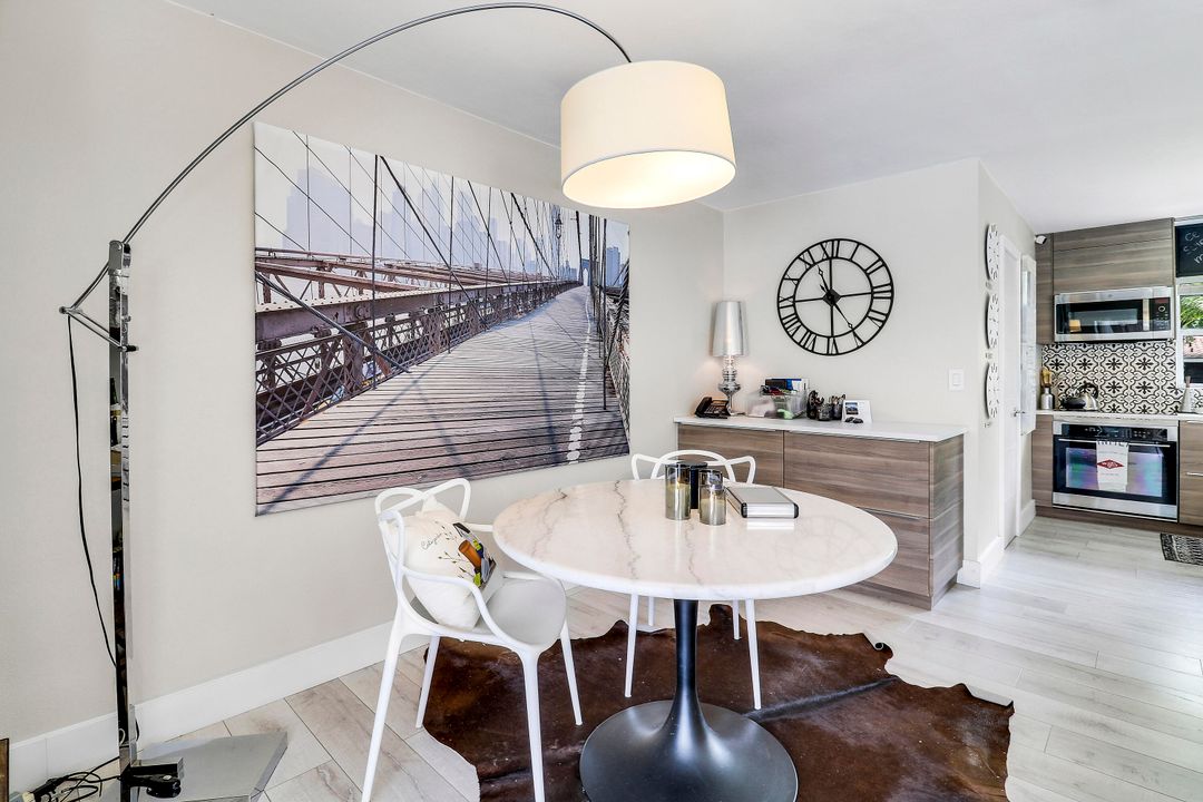 合同活跃: $1,150,000 (2 贝兹, 2 浴室, 1495 平方英尺)