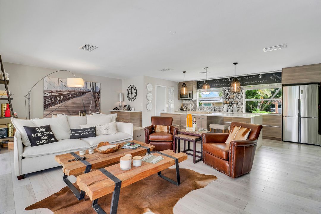 合同活跃: $1,150,000 (2 贝兹, 2 浴室, 1495 平方英尺)