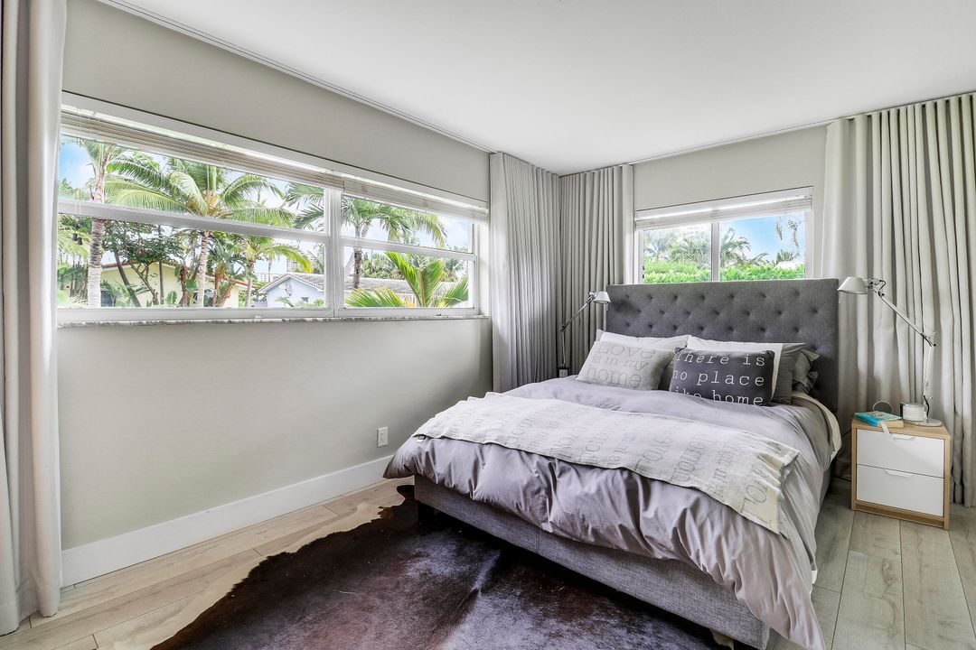 合同活跃: $1,150,000 (2 贝兹, 2 浴室, 1495 平方英尺)